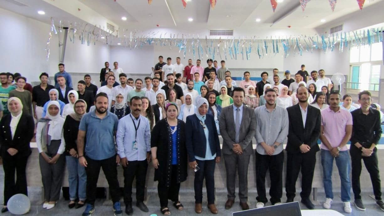 1017e833 cd54 4624 a7cf ba042b5be7e4 "الذكاء الاصطناعي في الأعمال: فرص وتحديات" ضمن ورشة عمل بجامعة حلوان الأهلية موقع في الجامعة