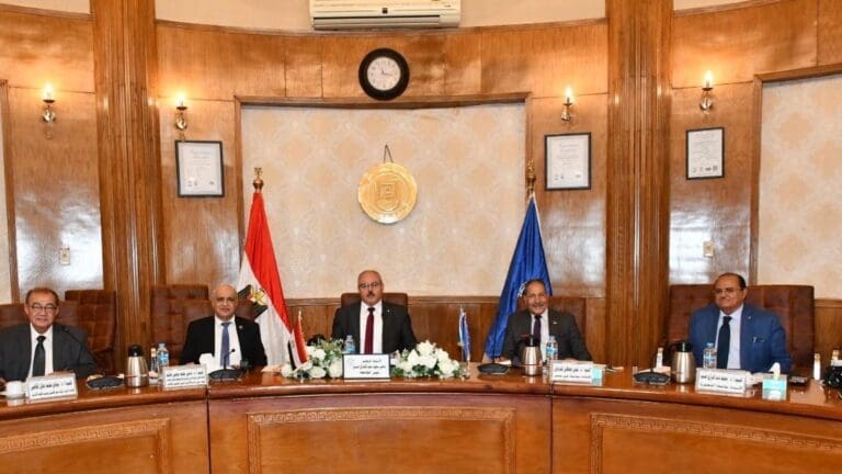 إنعقاد لجنة إختيار عميد كلية الآداب والعلوم الإنسانية بجامعة قناة السويس 8 2defb50f 5eea 48a9 95a0 3d8a5866c253 إنعقاد لجنة إختيار عميد كلية الآداب والعلوم الإنسانية بجامعة قناة السويس موقع في الجامعة
