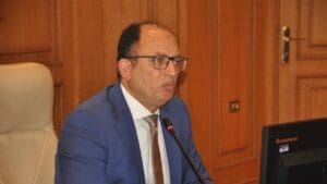 رئيس جامعة حلوان الأهلية يتابع تطوير مستشفى الطلبة تمهيدًا لإنشاء مستشفى تعليمي بـ160 سريرًا 2 السيد قنديل رئيس جامعة حلوان الأهلية