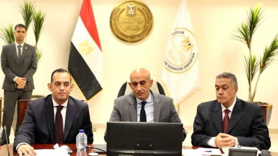 WhatsApp Image 2024 07 06 at 1.14.51 AM مصلحتكم الأهم.. وزير التعليم يوجه رسالة لطلاب الثانوية العامة من داخل غرفة العمليات المركزية موقع في الجامعة