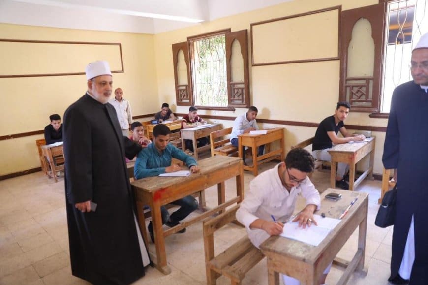 ارتياح بين طلاب القسم العلمي للثانوية الأزهرية بعد امتحان "الصرف" موقع في الجامعة