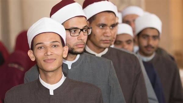 ختامها مسك.. التفسير يرسم البسمة على طلاب الأدبي للثانوية الأزهرية بعد ختام الامتحانات 1 طلاب الثانوية الازهرية