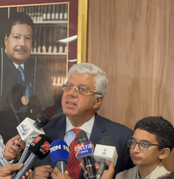 الطالب يحيى 2 خلال عامه الأول بمدينة زويل.. وزير التعليم العالي يعلن نتيجة الطفل العبقري يحيى موقع في الجامعة
