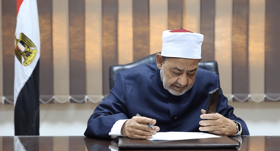شيخ الأزهر يُعزِّي أسرة الطالبة رحيق السيد ويوجه برحلة عمرة لوالديها مواساة لهما 1 نتيج الثانوية الأزهرية