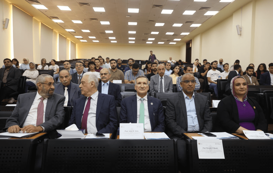 11 مخيم كلية هندسة الطاقة والبيئة بالجامعة البريطانية تنظم ورشة عمل حول الهيدروجين الأخضر موقع في الجامعة