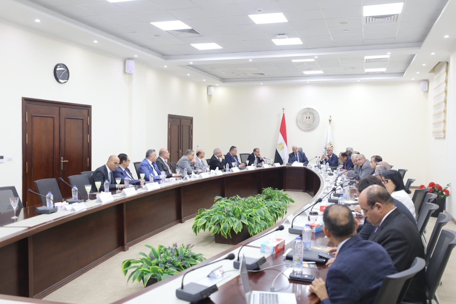 732e8d9a c2a2 4c47 a686 1d99f2d00c3a وزير التعليم العالى يناقش اللائحة الداخلية الموحدة لتنظيم عمل الجامعات الأهلية موقع في الجامعة