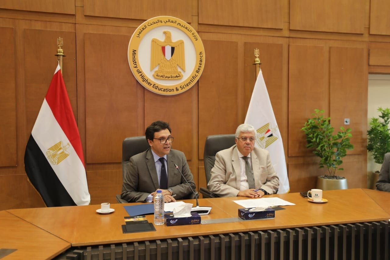9a274b4f c83a 479b a608 aa0d946d92c4 تفاصيل لقاء وزيرى التعليم العالى والثقافة لتنشيط المسرح الجامعى موقع في الجامعة