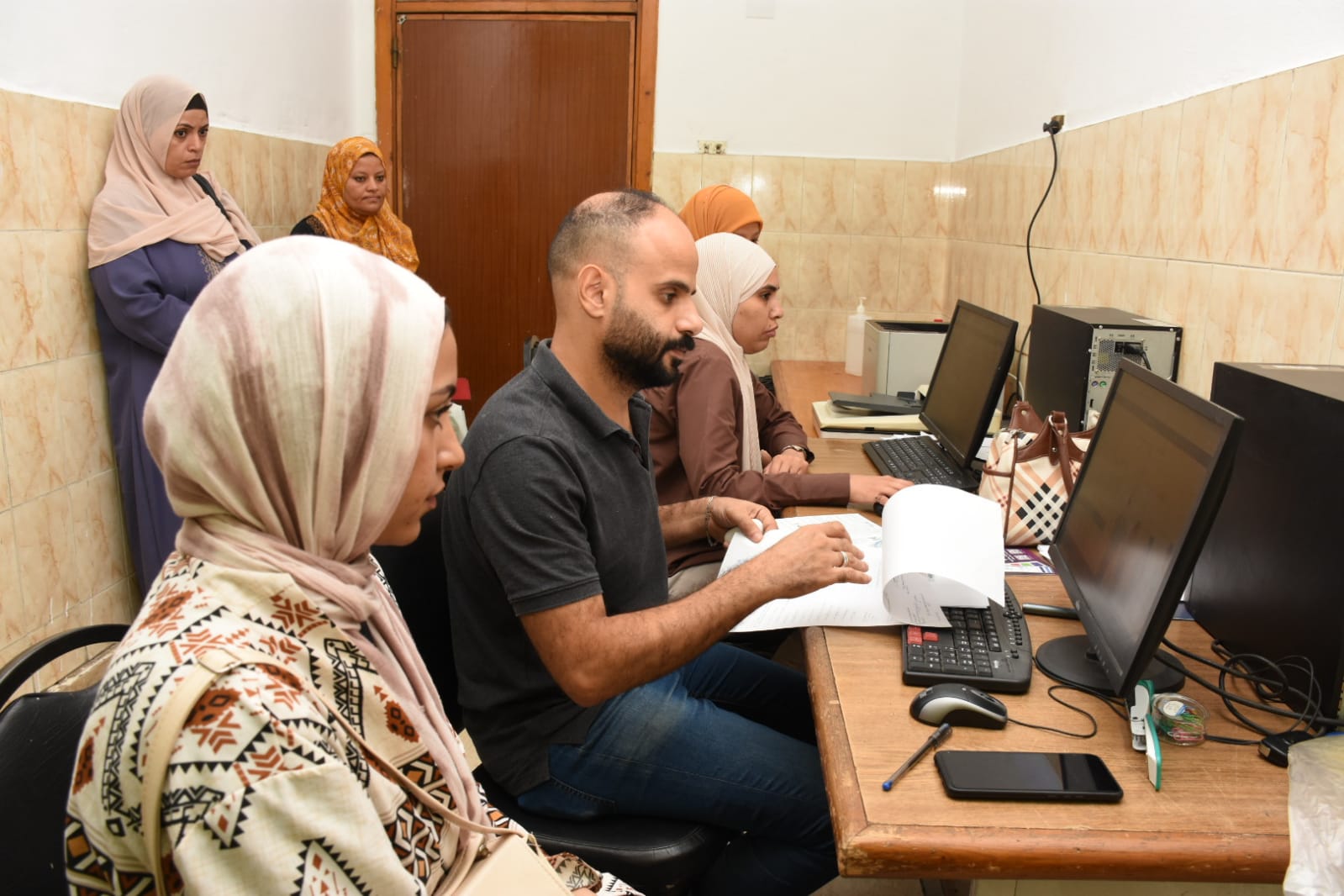 IMG 20240821 WA0031 2387 طالب يسجلون رغباتهم بمعامل التنسيق الإلكتروني بجامعة عين شمس في ختام اليوم الأول للمرحلة الثانية للتنسيق موقع في الجامعة