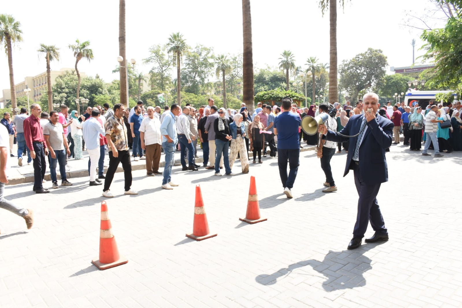IMG 20240827 WA0174 بحضور العقيد حاتم صابر.. تجربة إخلاء للمباني الإدارية بجامعة عين شمس  موقع في الجامعة