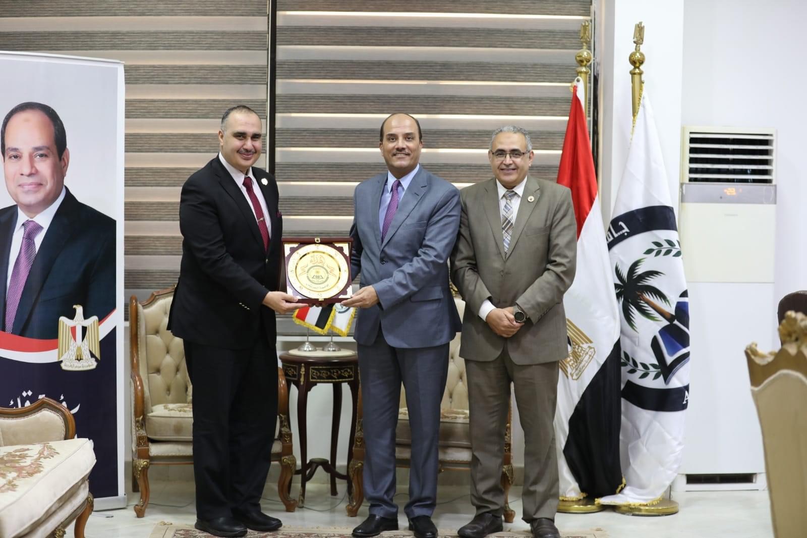 IMG 0790 الاعلي للجامعات يتابع تفاصيل إنشاء كلية الهندسة بجامعة العريش موقع في الجامعة