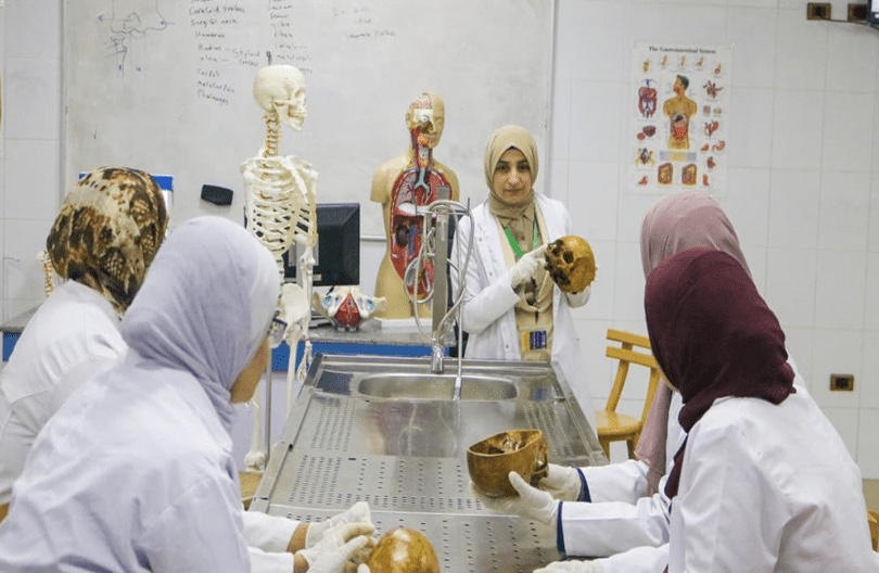 كلية العلاج الطبيعي 