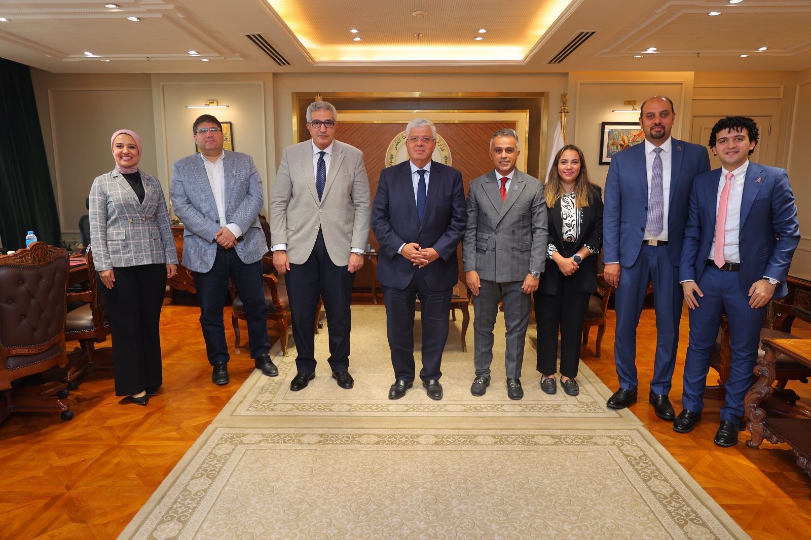 a88a40af 2da5 4d01 a322 01cfd31e0813 وزير التعليم العالي يجتمع بفريق عمل مؤسسة "شباب القادة" لبحث سبل تعزيز التعاون والشراكة موقع في الجامعة