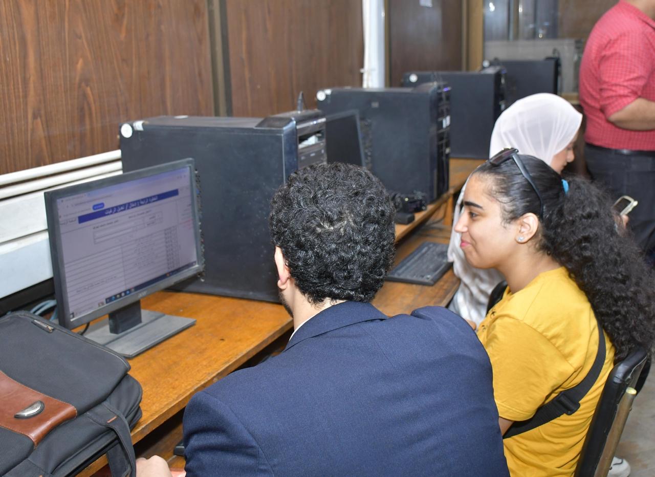 e5a61960 dc9f 4900 94c3 315824694d1b جامعة القاهرة تستقبل طلاب الثانوية العامة لتسجيل رغباتهم إلكترونيًا بمعامل موقع في الجامعة