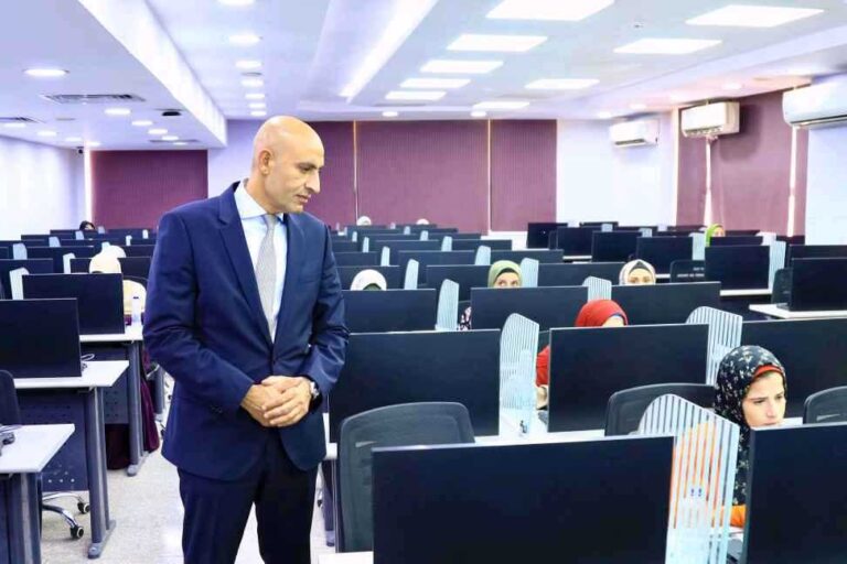 وزير التعليم يتفقد أعمال امتحان مسابقة شغل وظائف "معلم مساعد مادة" 12 received 1236868420654842 وزير التعليم يتفقد أعمال امتحان مسابقة شغل وظائف "معلم مساعد مادة" موقع في الجامعة