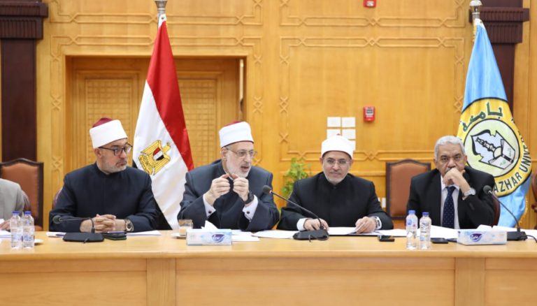 جامعة الأزهر تحصل على المركز الأول على مستوى الجامعات المصرية في مجال محو الأمية 6 مجلس جامعة الأزهر جامعة الفيوم جامعة الأزهر تحصل على المركز الأول على مستوى الجامعات المصرية في مجال محو الأمية موقع في الجامعة