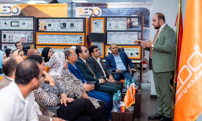 12546 11 جامعة أسيوط طلاب جامعة بني سويف الأهلية في زيارة ميدانية لإحدى شركات صناعة وتطوير تكنولوجيا التعليم موقع في الجامعة