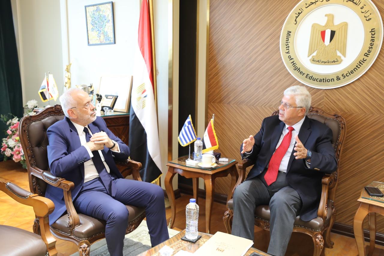 297fe33c d37a 4efc 8a43 12aeca414b65 جامعة الطفل وزير التعليم العالي يبحث مع سفير اليونان انشاء فرع لجامعة باتريس بالاسكندرية موقع في الجامعة