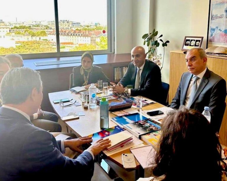 من فرنسا.. وزير التعليم يبحث مع مسؤولي "اليونسكو" بناء قدرات معلمي محو الأمية ودمج التعليم الرقمي 1 457862127 1012471680923252 2451584624974904130 n من فرنسا.. وزير التعليم يبحث مع مسؤولي "اليونسكو" بناء قدرات معلمي محو الأمية ودمج التعليم الرقمي موقع في الجامعة
