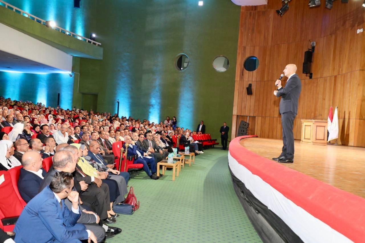 4b6526da 3c66 4af3 ac92 729f6061cb9a فيديو تفاصيل لقاء وزير التربية والتعليم مع مديري المدارس من ٩ محافظات لمتابعة انتظام العملية التعليمية خلال العام الدراسي الجديد موقع في الجامعة
