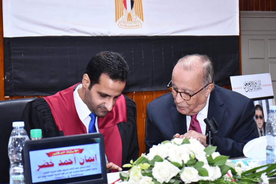 5 جامعة بنها المخرج «محمد فاضل» ضيف شرف في مناقشة دكتوراه حول أعماله الفنية بجامعة المنصورة - صور موقع في الجامعة