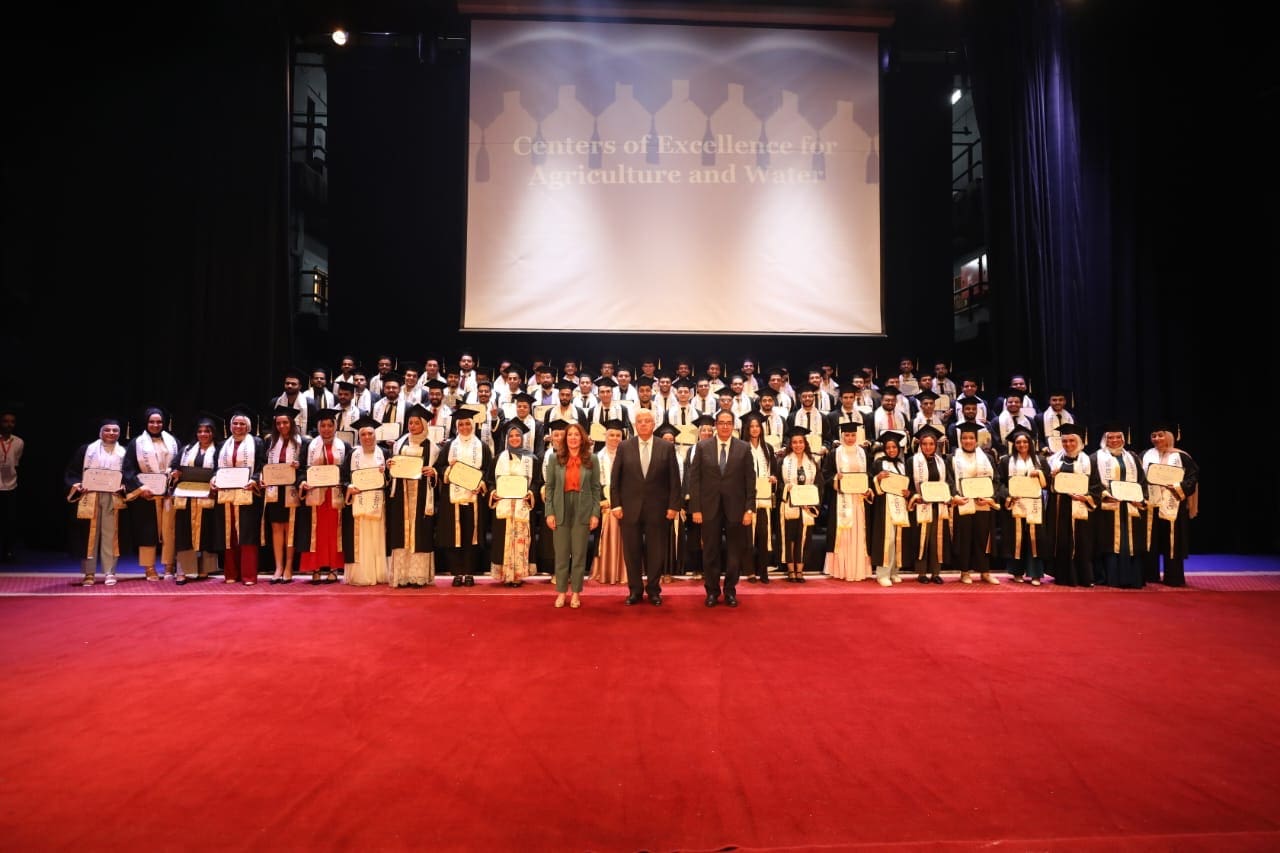 50be7420 a847 496f 98b6 d46e02cf8b8a جامعة القاهرة وزير التعليم العالي يشهد حفل استقبال الدفعات الجديدة بعدد من برامج المنح المُقدمة من الولايات المتحدة الأمريكية موقع في الجامعة