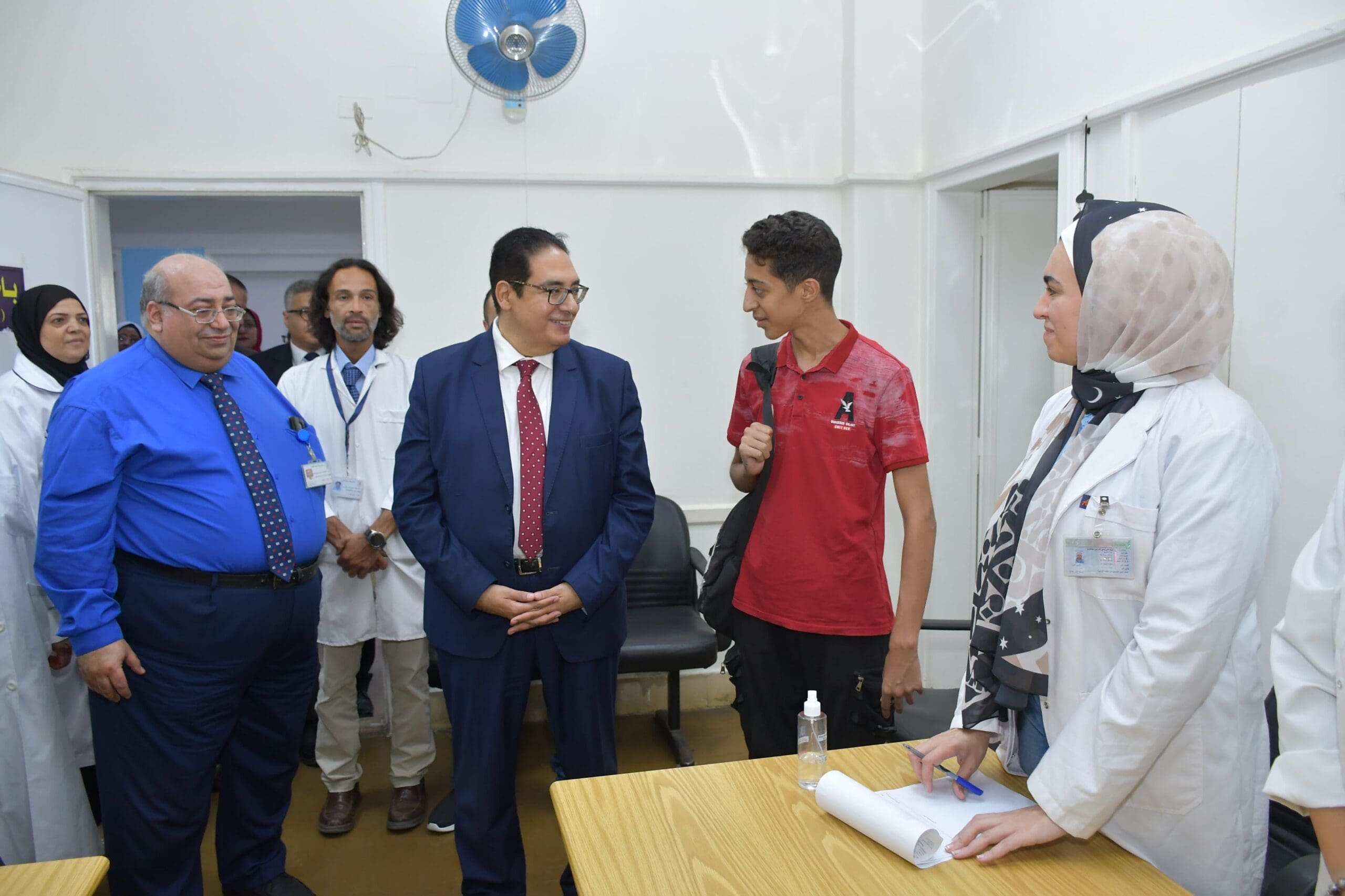 6b450720 c36c 41ba 8d26 0eae08954aa3 scaled جامعة القاهرة قيادات جامعة القاهرة تتفقد اليوم الأول للكشف الطبي على الطلاب الجدد بمستشفى الطلبة موقع في الجامعة