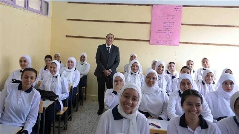 716 العام الجامعى الجديذ أحمد موسى عن زيارة رئيس الوزراء للمدارس: معندناش حاجة نخاف منها - فيديو موقع في الجامعة