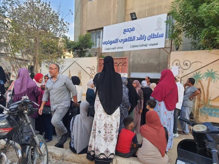 توافد طلاب أولى ثانوى بالجيزة على المدارس فى ثانى أيام العام الدراسى 5 85f5efb2 5a2f 4c19 9ecd 535c797f305f مدرسة طه حسين توافد طلاب أولى ثانوى بالجيزة على المدارس فى ثانى أيام العام الدراسى موقع في الجامعة