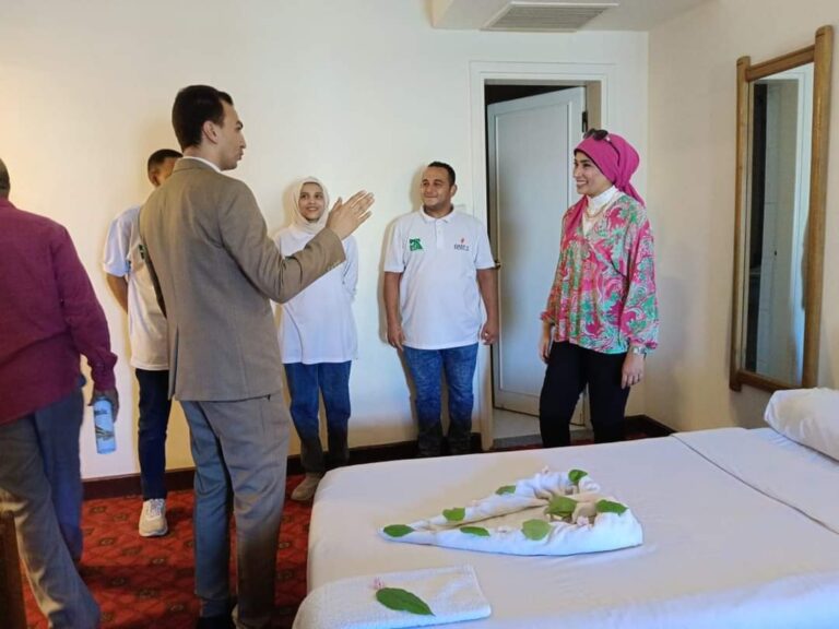 تفاصيل تدريب ذوي الهمم من طلاب الأقصر على الضيافة بأحد الفنادق 45 FB IMG 1725609408582 مرصد الأزهر تفاصيل تدريب ذوي الهمم من طلاب الأقصر على الضيافة بأحد الفنادق موقع في الجامعة