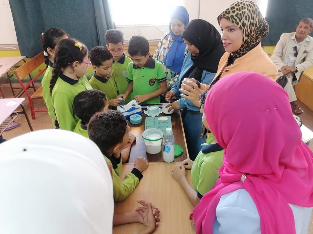 جامعة الأقصر تنظم ورشة عمل "صناعة قناع توت عنخ آمون" لطلاب "الابتدائي" 1 FB IMG 1727435361060 الأقصر جامعة الأقصر تنظم ورشة عمل "صناعة قناع توت عنخ آمون" لطلاب "الابتدائي" موقع في الجامعة