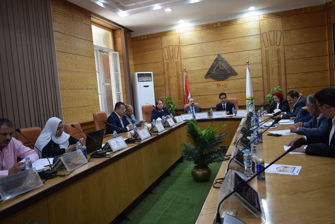 IMG 20240917 WA0130 جامعة أسيوط رئيس جامعة بنها يترأس أجتماع لجنة المنشآت بالجامعة موقع في الجامعة