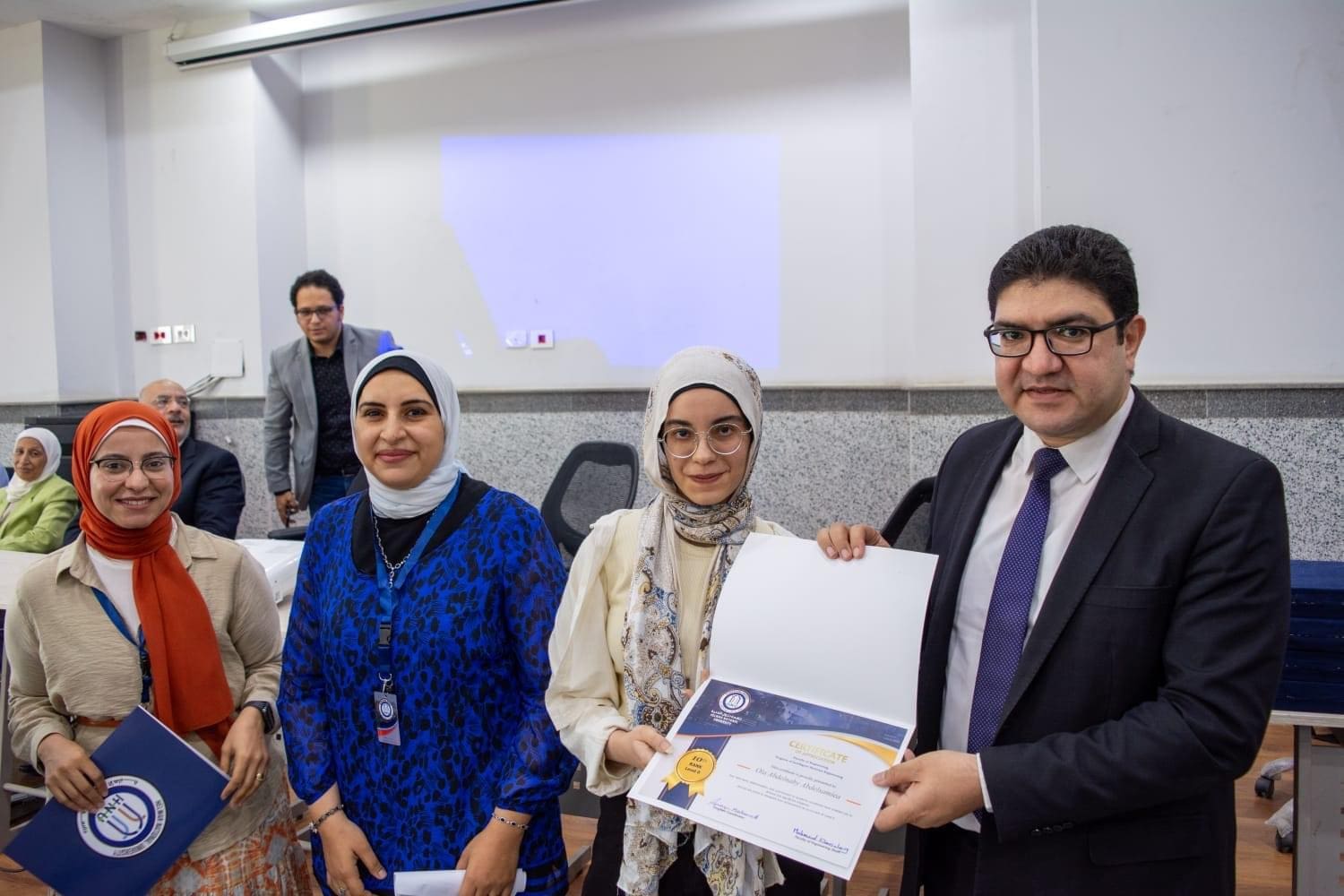IMG 8414 جامعة عين شمس هندسة حلوان الأهلية تكرم طلابها الأوائل ببرامج الروبوتات وهندسة العمارة موقع في الجامعة