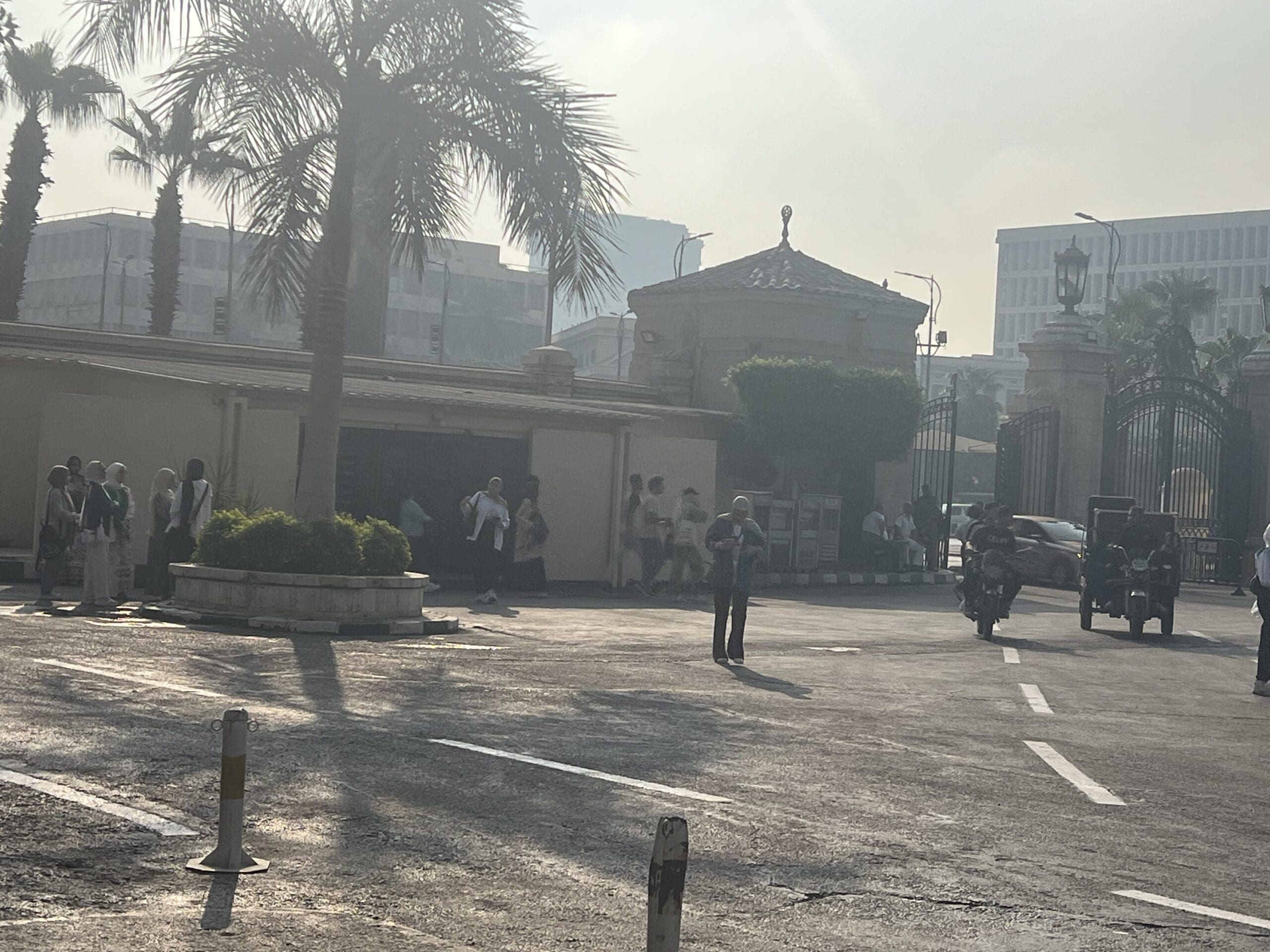 IMG 8595 scaled القاهرة انطلاق العام الجامعى 2025.. توافد الطلاب على جامعة القاهرة فى أول يوم دراسة موقع في الجامعة