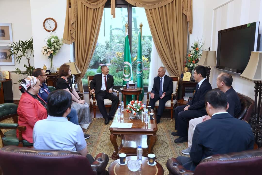 رئيس الأكاديمية العربية يستقبل وفداً من قنصلية جمهورية الصين الشعبية 1 d6a139e4 eae7 4bca 9ba7 c0d064c509e8 رئيس الأكاديمية العربية يستقبل وفداً من قنصلية جمهورية الصين الشعبية موقع في الجامعة