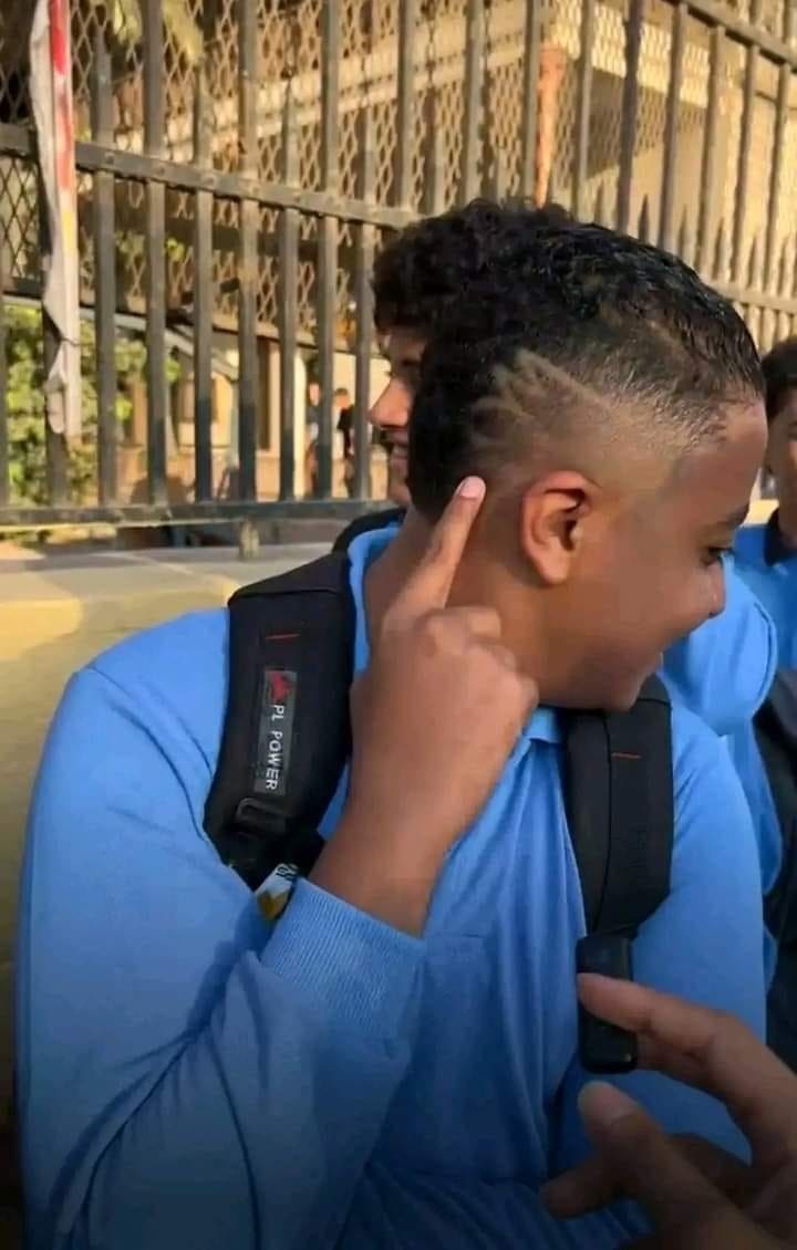 مدير مدرسة يمنع الطلاب من دخول المدارس بسبب حلاقات الشعر 1 e5cdd583 c358 4be5 8613 8667776d3ceb حلاقات الشعر مدير مدرسة يمنع الطلاب من دخول المدارس بسبب حلاقات الشعر موقع في الجامعة