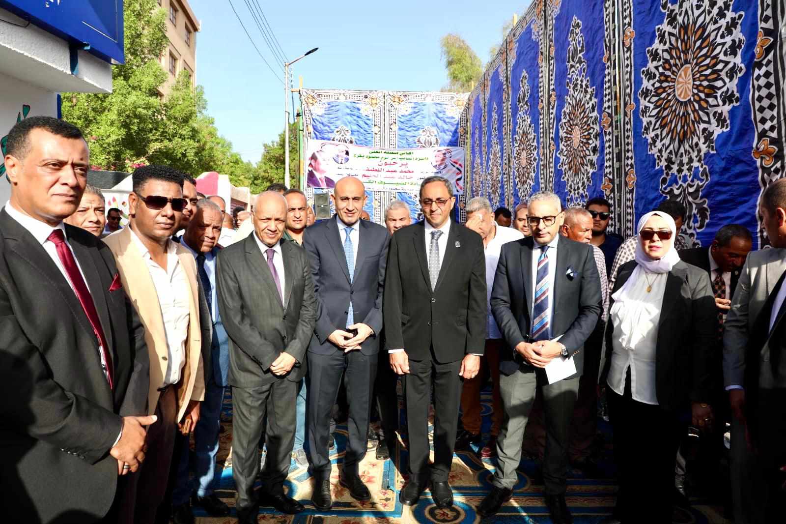 received 1053923429699437 حلوان وزير التعليم ومحافظ قنا يتفقدان 8 مدارس بالمحافظة لمتابعة انتظام العام الجديد موقع في الجامعة