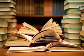 فيديو.. تحذير من مخاطر السوشيال ميديا ويدعو لمواجهتها بالقراءة 1 القراءة الكتب
