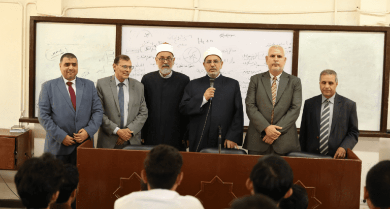 رئيس جامعة الأزهر يؤكد على الطلاب الالتزام باللغة العربية الفصحى في قاعات الدراسة وخارجها 16 جامعة الأزهر جامعة العريش رئيس جامعة الأزهر يؤكد على الطلاب الالتزام باللغة العربية الفصحى في قاعات الدراسة وخارجها موقع في الجامعة