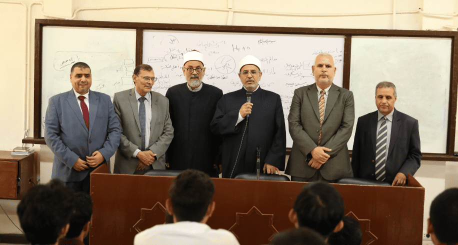 جامعة الأزهر جامعة الأزهر رئيس جامعة الأزهر يؤكد على الطلاب الالتزام باللغة العربية الفصحى في قاعات الدراسة وخارجها موقع في الجامعة
