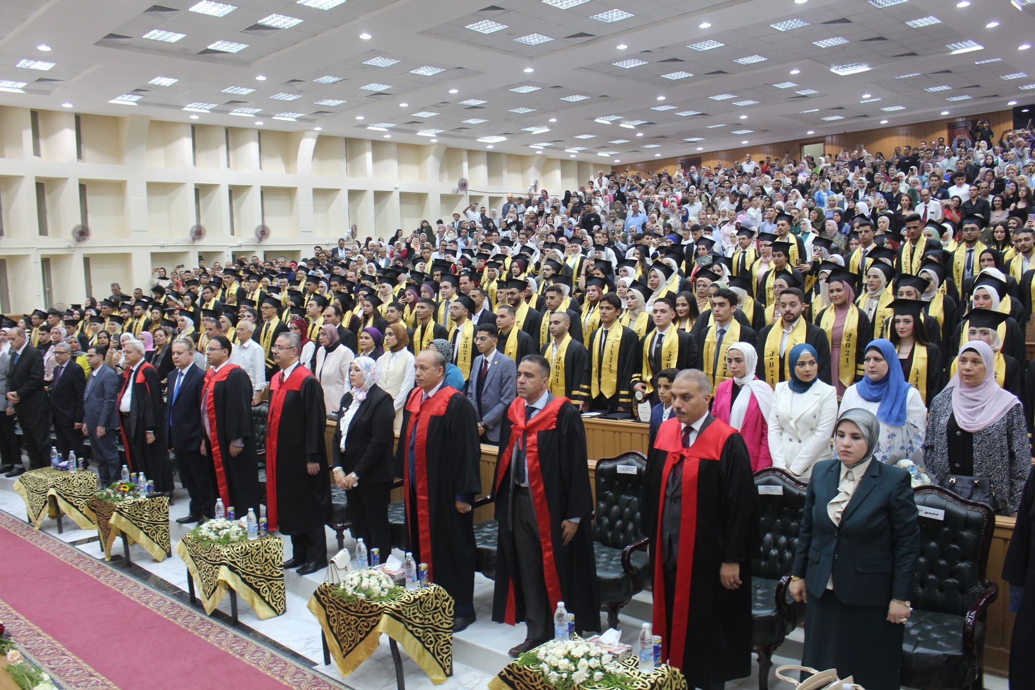 رئيس جامعة المنصورة يشهد حفل تخرج الحقوق كلية الحقوق رئيس جامعة المنصورة: حفل التخرج بداية طريق جامعة الحياة موقع في الجامعة