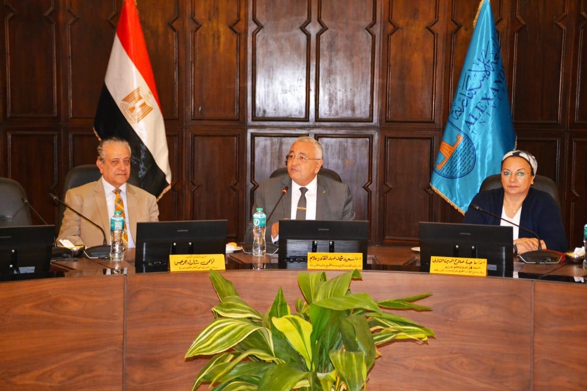 مجلس شئون خدمة البيئة والمجتمع جامعة الإسكندرية القاهرة جامعة الإسكندرية تناقش منظومة القوافل الطبية لتحقيق أهداف مبادرة بداية موقع في الجامعة