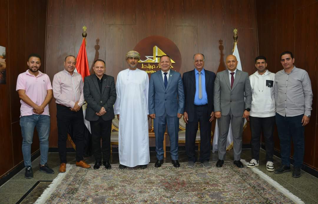 1000316907 مجمع رئيس جامعة دمياط يستقبل مستشار الموارد البشرية لرئيس مجلس الدولة العماني موقع في الجامعة