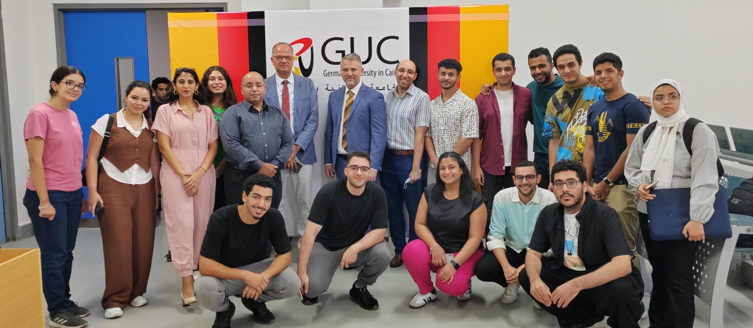 1000317510 scaled الجامعة الجامعة الألمانية: ورشة عمل عن الذكاء الاصطناعي التوليدي في أنظمة الشركات موقع في الجامعة