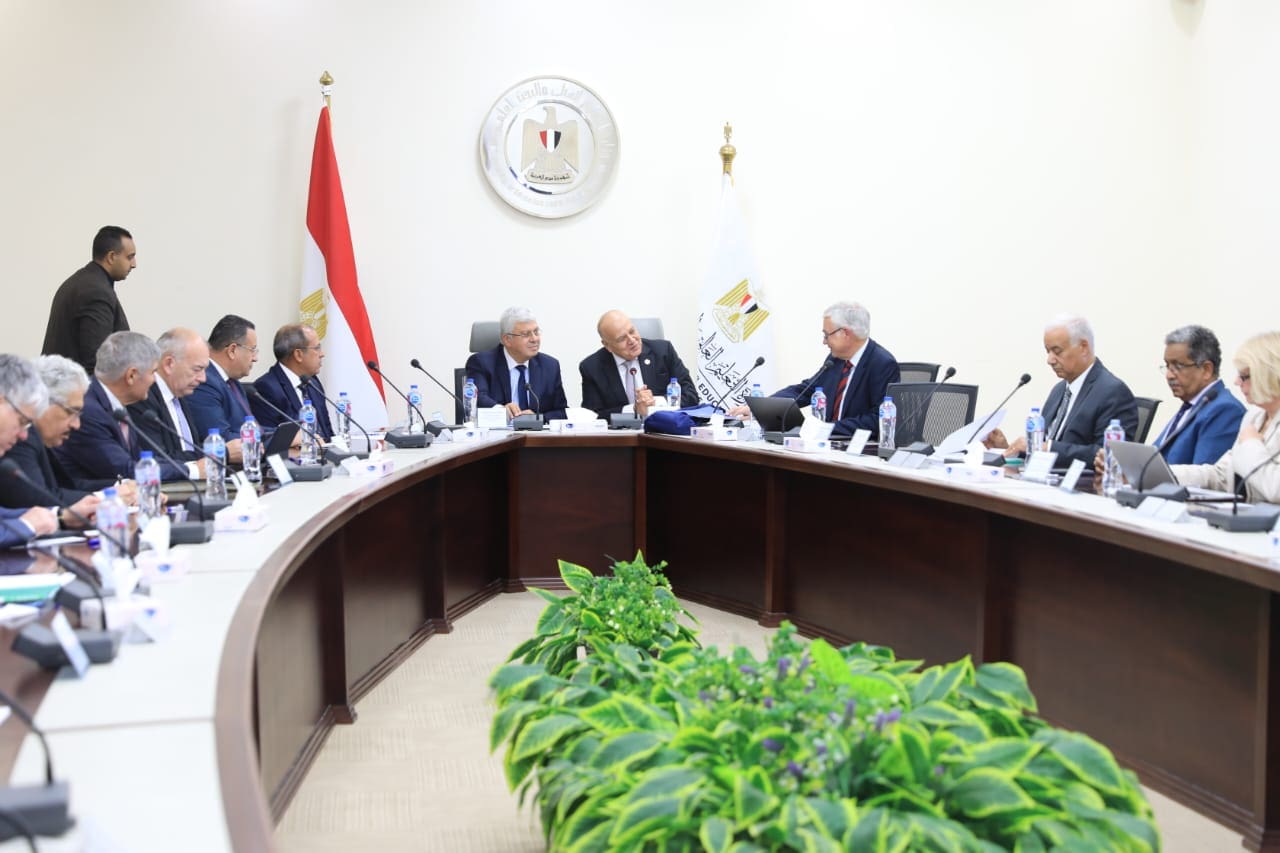1000318027 جامعة الأزهر وزير التعليم العالي يستقبل الأمين العام لاتحاد الجامعات العربية ورئيس مجلس إدارة الشبكة العربية الأوروبية لتدريب القيادات الجامعية أرلين ARELEN موقع في الجامعة