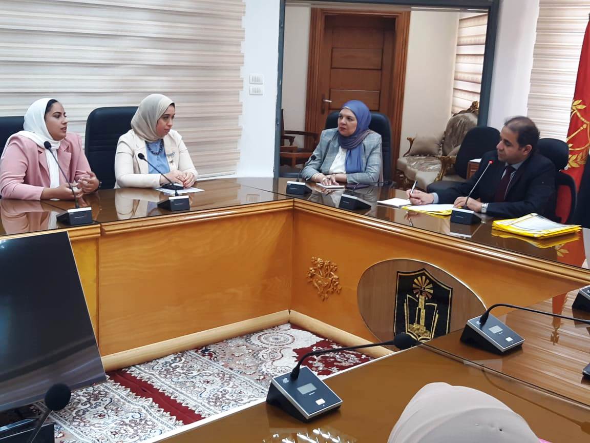 1000318564 السير رئيس جامعة بورسعيد خلال لقائه بالمتقدمين لإدارة العلاقات الدولية: الكفاءة والشفافية أساس الاختيار موقع في الجامعة