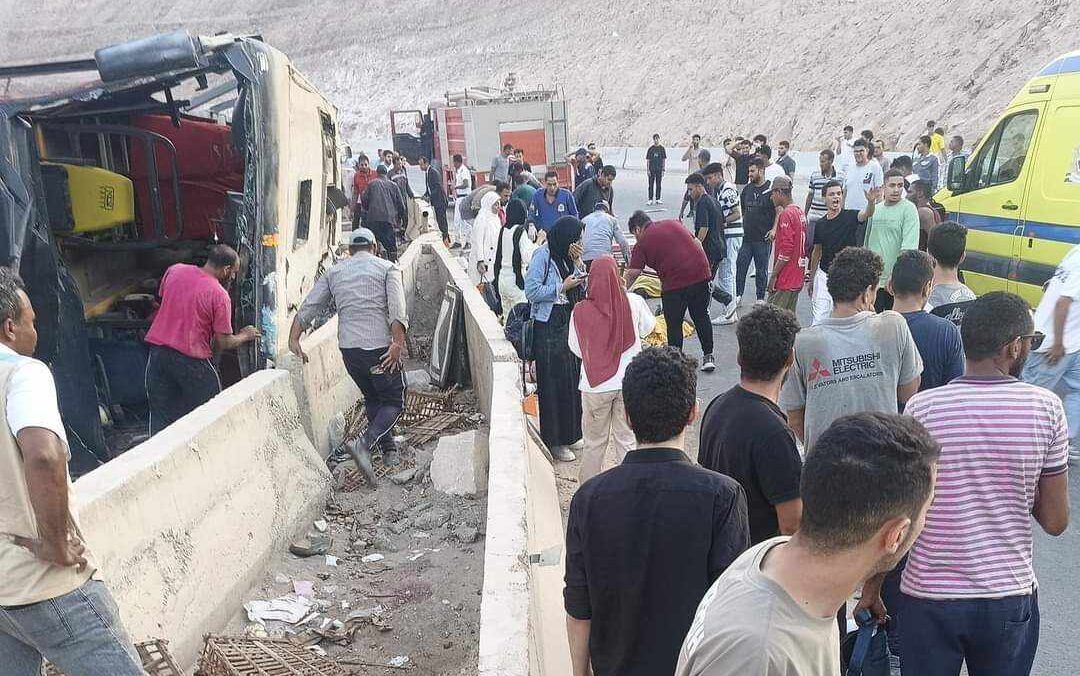 امسكوا نفسكم كويس أنا هقلب الأتوبيس.. تفاصيل اللحظات الأخيرة من حادث جامعة الجلالة 1 226 e1728923676589 حادث جامعة الجلالة امسكوا نفسكم كويس أنا هقلب الأتوبيس.. تفاصيل اللحظات الأخيرة من حادث جامعة الجلالة موقع في الجامعة