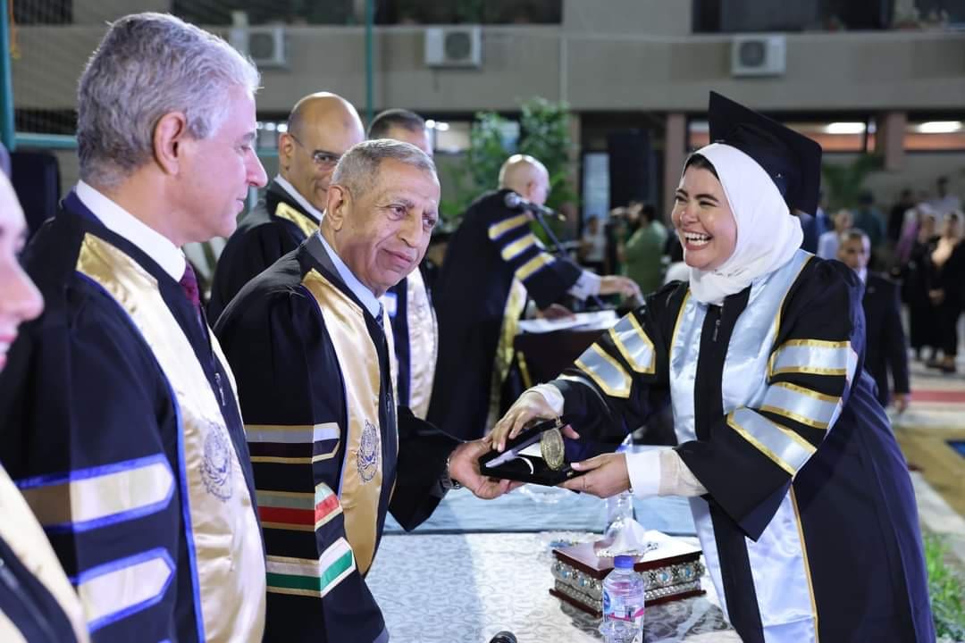 2d72ba33 c41a 409c 854b 3aa716fd7dff الجامعة الامريكية رئيس الأكاديمية العربية يشهد حفل تخرج دفعة جديدة من معهد الدراسات التقنية والمهنية ومركز الفندقة البحرية موقع في الجامعة