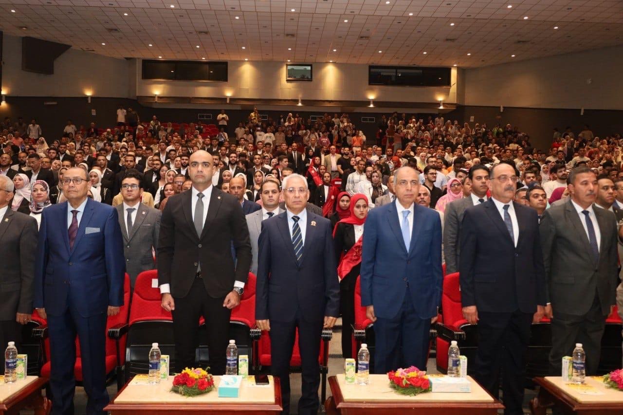 49afd7bf f184 4399 95b1 121a1afd6fd3 جامعة القاهرة جامعة المنيا ومحافظة المنيا يحتفلان بالذكرى الـ 51 لانتصارات اكتوبر بمركز الفنون والمؤتمرات بالجامعة موقع في الجامعة