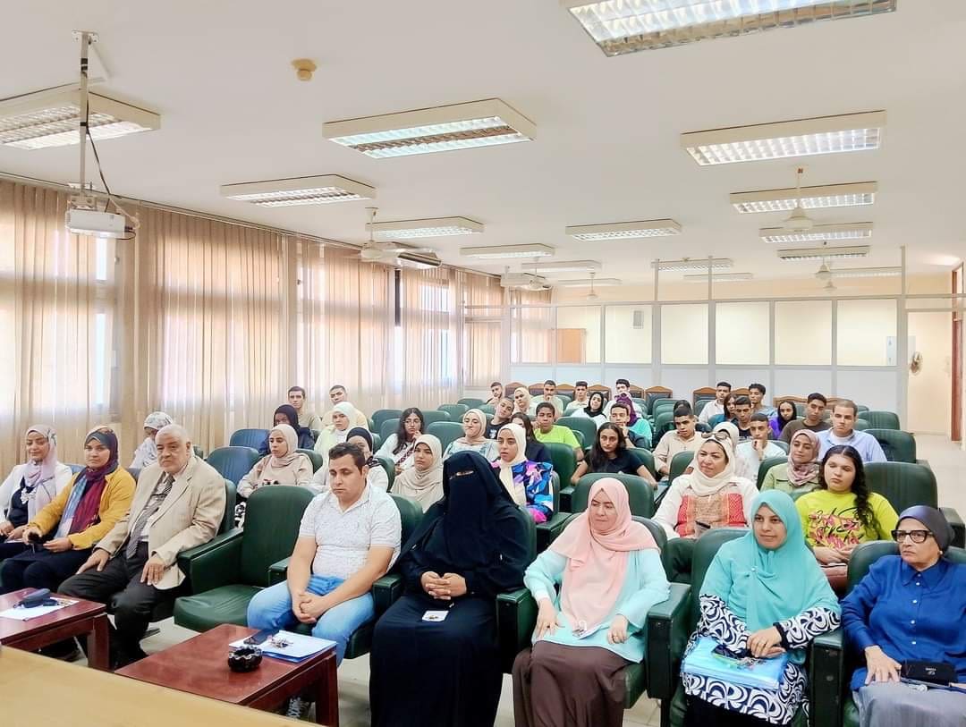 6b1ebdb3 6014 4dbc b15a d5718a569c21 الجامعة الامريكية علوم حلوان تعقد اليوم التعريفي لبرنامج الوراثة والمناعة التطبيقية موقع في الجامعة