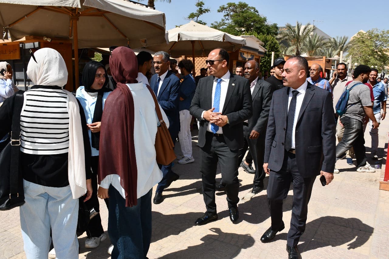 75e28e41 eebb 431a 9ca8 472357f203fa جامعة حلوان رئيس جامعة حلوان يتفقد كلية التجارة للتأكد من تواجد الوسائل التعليمية موقع في الجامعة